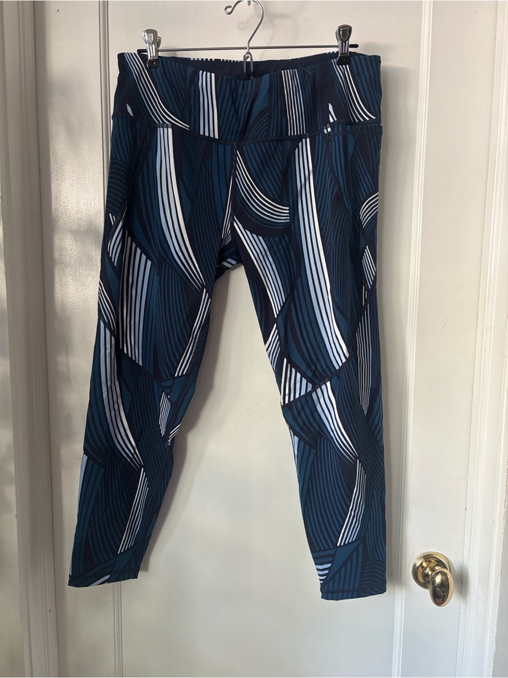 Sweaty Betty Navy & Light Blue Striped 7/8 Power Leggings - Sz 14 Like new